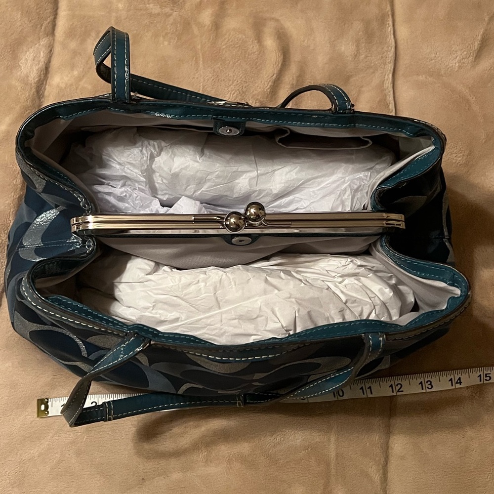 COACH Tote in Emerald Green and Silver - Picture 4 of 5